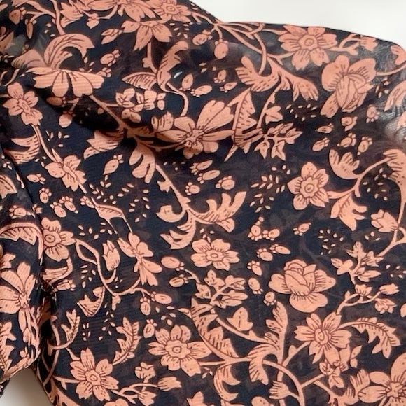 FLOWY CROP BLOUSE - Picture 5 of 5